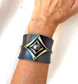 Wide Pearl cuff